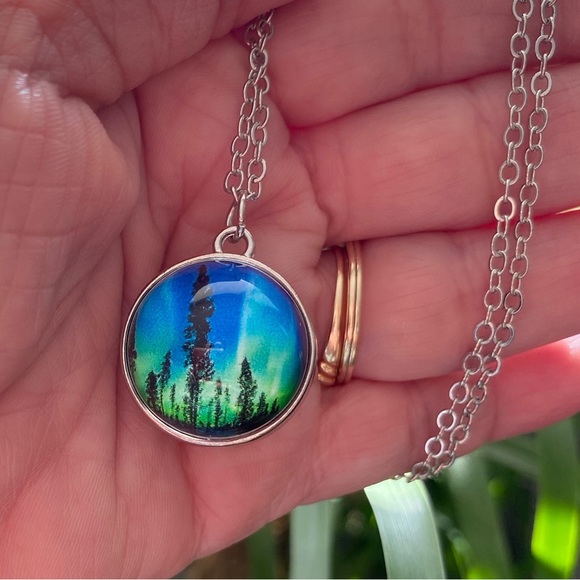 Aurora Borealis Northern lights pendant necklace - Picture 3 of 4
